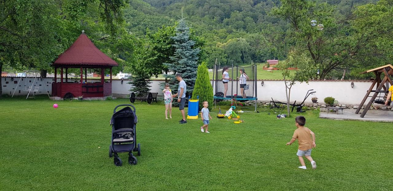 Pensiunea Miraj Polovragi Zewnętrze zdjęcie
