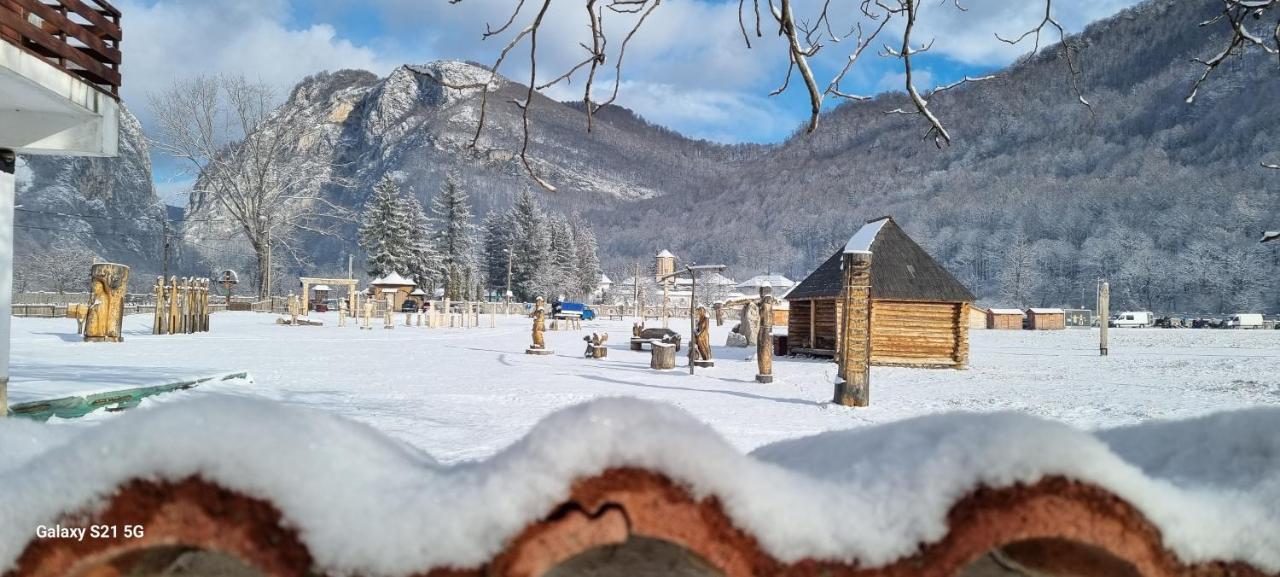 Pensiunea Miraj Polovragi Zewnętrze zdjęcie